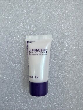 Peter Thomas Roth's Ultimate Solution 5
Multitasking Eye Cream 3ml